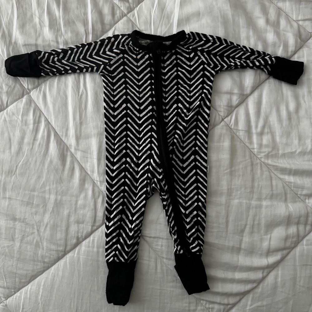 little sleepies | zippy | newborn | black herringbone
